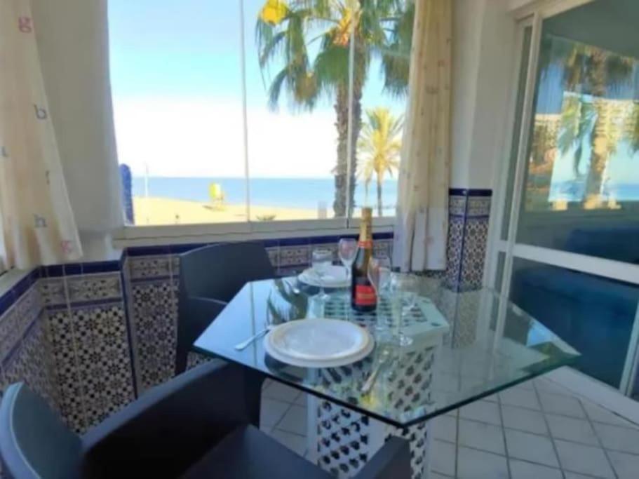 Lejlighed Benalmarina 105 Beachfront Your Ideal Place By The Marina Benalmádena